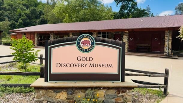 Binary reflections gold museum